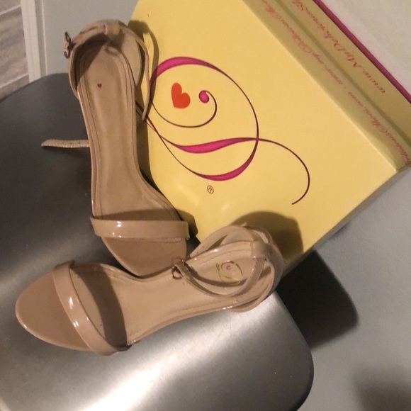 Nude heels - Picture 2 of 3